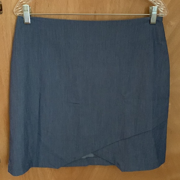 🛍️3/$20🛍️BCBGMAXAZRIA Asymmetrical tiered chambray mini skirt - Picture 6 of 9